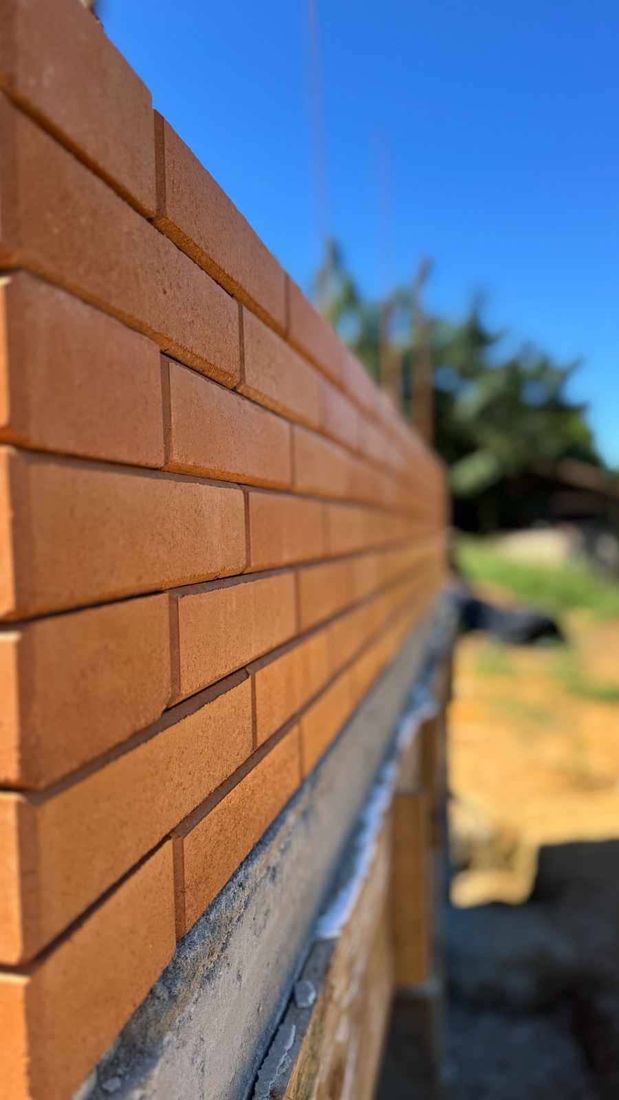 Parede modular de tijolo ecológico perfeitamente alinhada