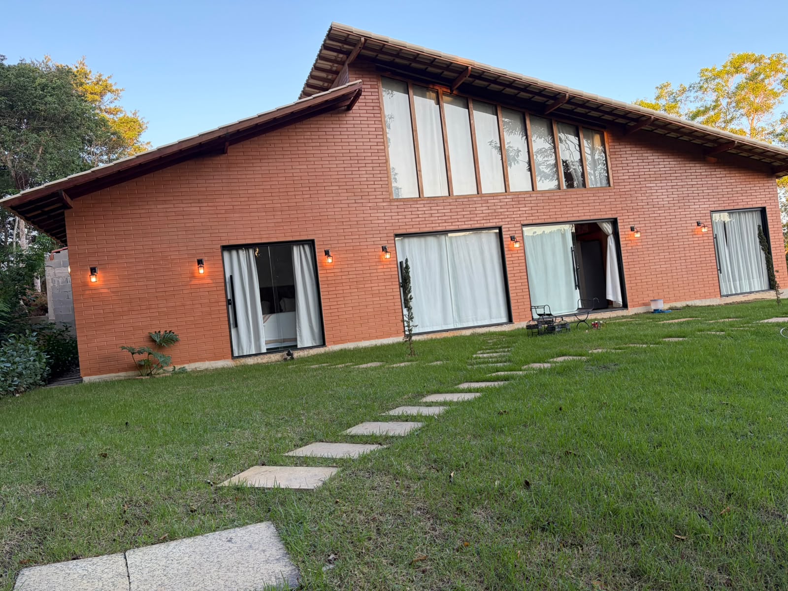 Casa pronta construída com tijolo ecológico